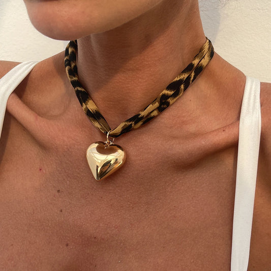 Choker z sercem