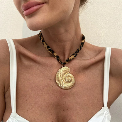Choker z muszlą