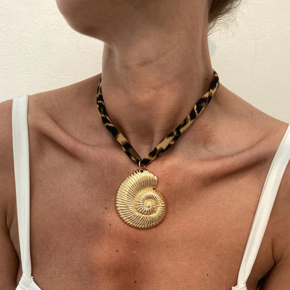 Choker z muszlą