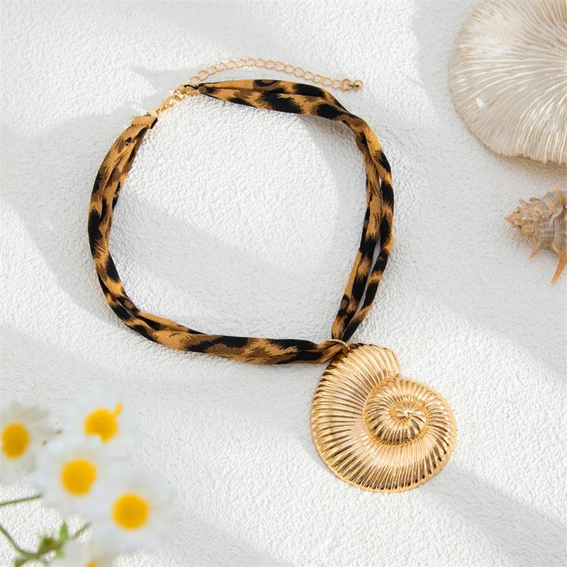 Choker z muszlą