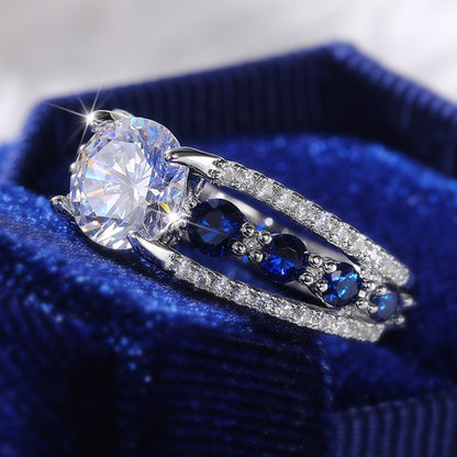 Pierścionek z wystającym oczkiem