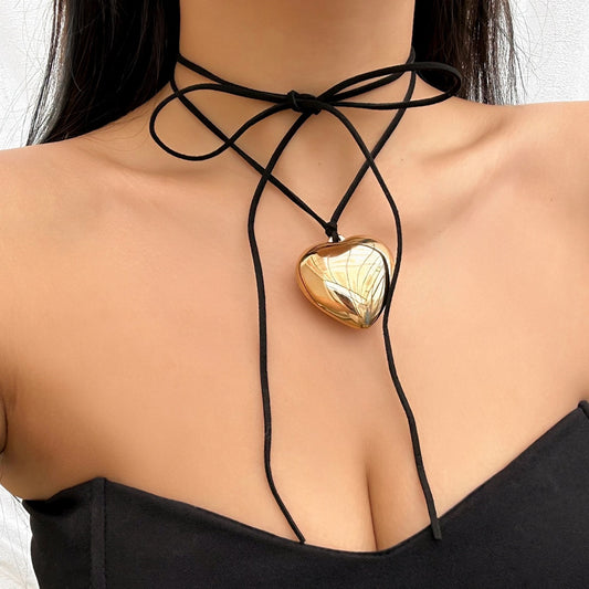 Naszyjnik typu choker z sercem